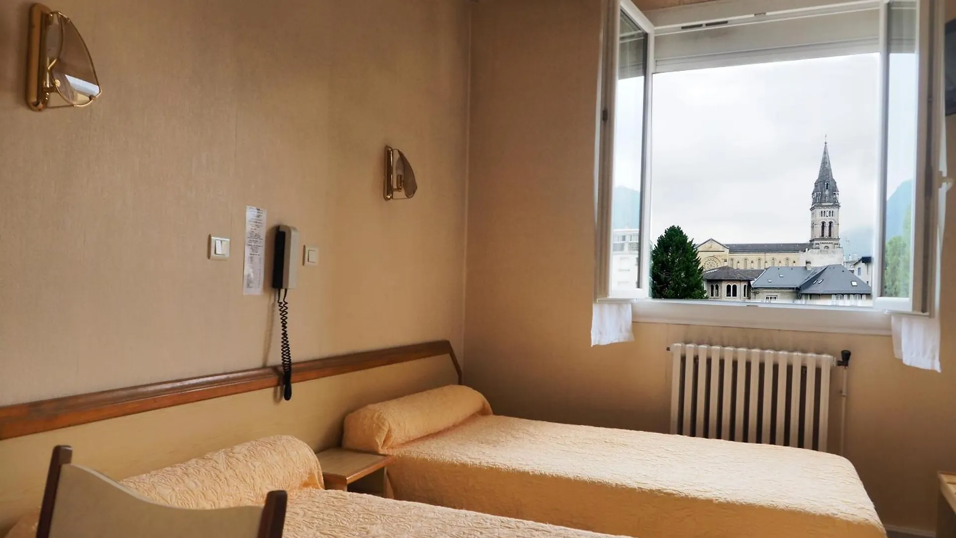 לורדה Hotel Helios 2*,